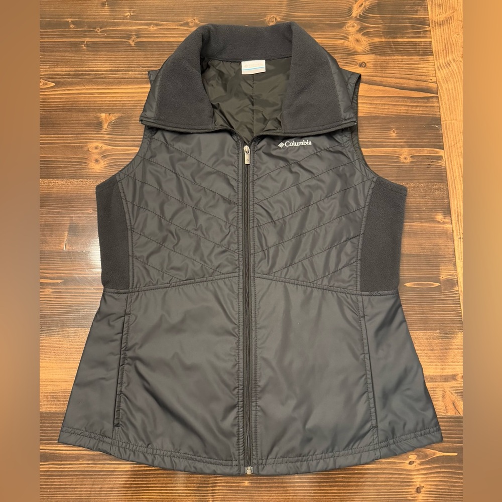 Columbia Women's Black Quilted Lightweight Vest Size M
